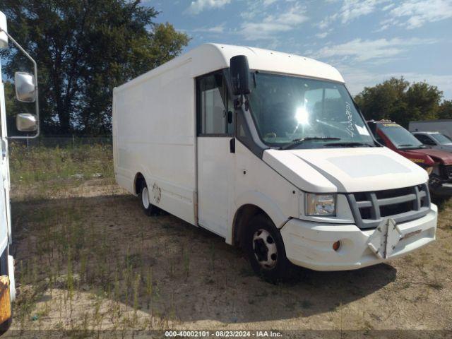  Salvage Isuzu Commercial Van