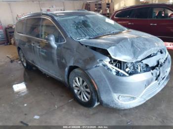  Salvage Chrysler Pacifica