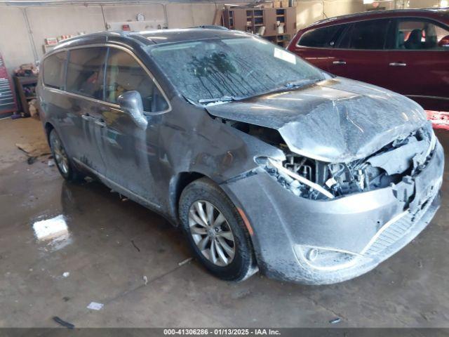  Salvage Chrysler Pacifica