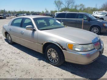  Salvage Lincoln Towncar