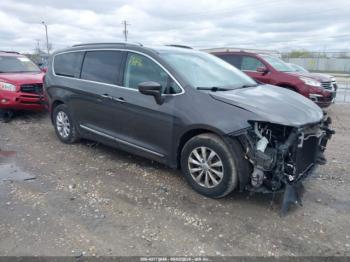  Salvage Chrysler Pacifica