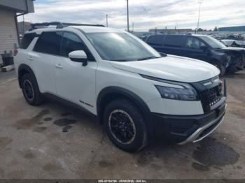  Salvage Nissan Pathfinder
