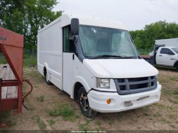  Salvage Isuzu Commercial Van