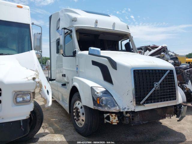  Salvage Volvo Vnl