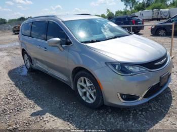  Salvage Chrysler Pacifica