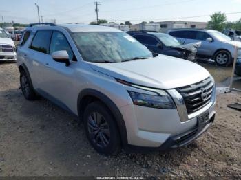  Salvage Nissan Pathfinder