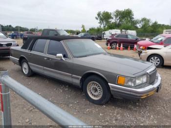  Salvage Lincoln Towncar