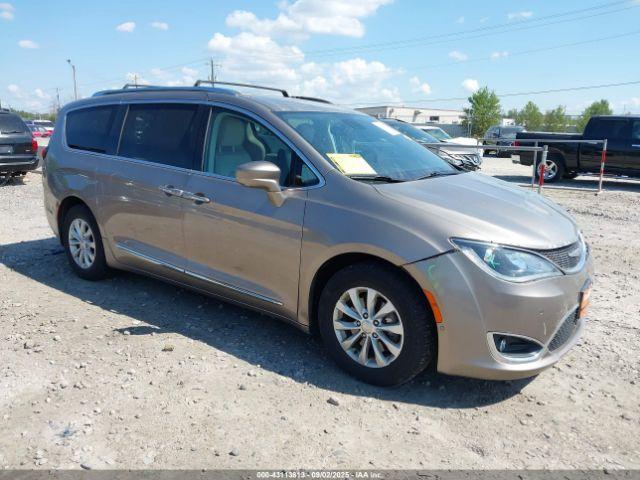  Salvage Chrysler Pacifica
