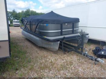  Salvage Sylvan 8520 Pontoon