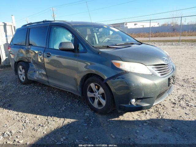  Salvage Toyota Sienna
