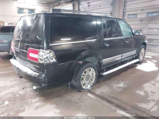 Lincoln Navigator Image 14