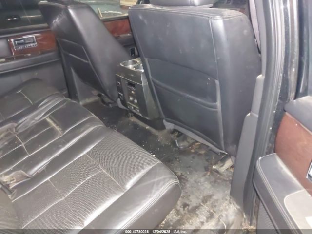 Lincoln Navigator Image 9