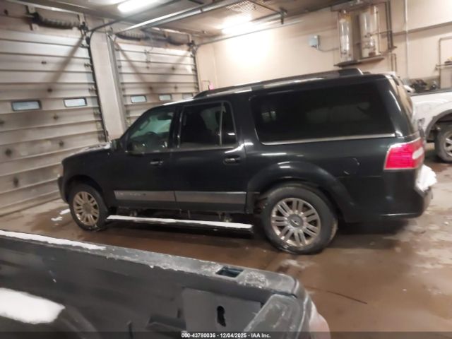 Lincoln Navigator Image 13