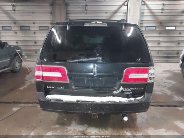 Lincoln Navigator Image 7