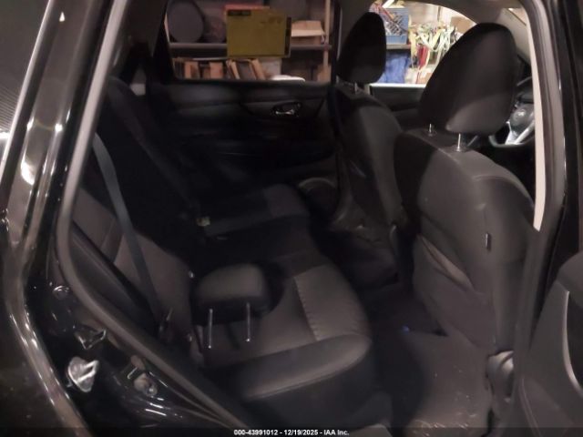 Nissan Rogue S Image 5