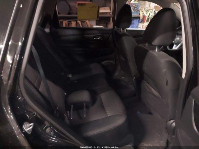 Nissan Rogue S Image 5