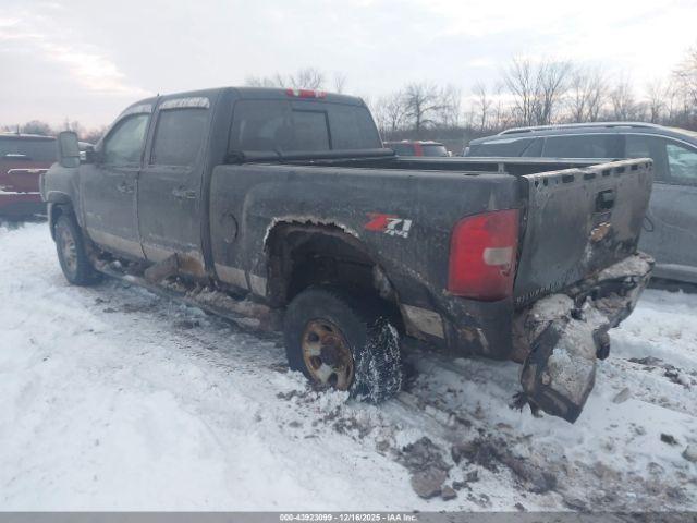 Chevrolet Silverado 2500 Ltz Image 2