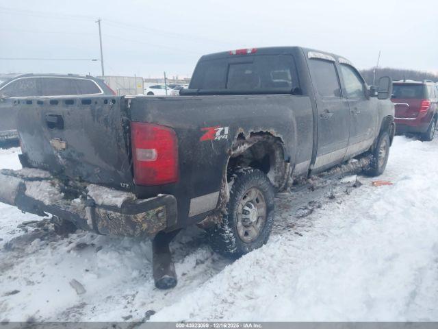 Chevrolet Silverado 2500 Ltz Image 4