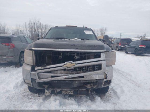 Chevrolet Silverado 2500 Ltz Image 9