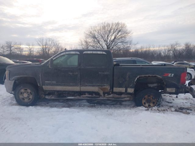 Chevrolet Silverado 2500 Ltz Image 13