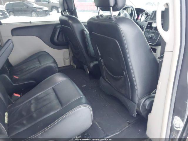 Chrysler Town & Country Touring Image 10