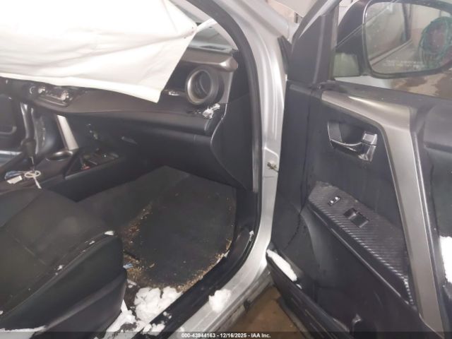 Toyota RAV4 Xle Image 3