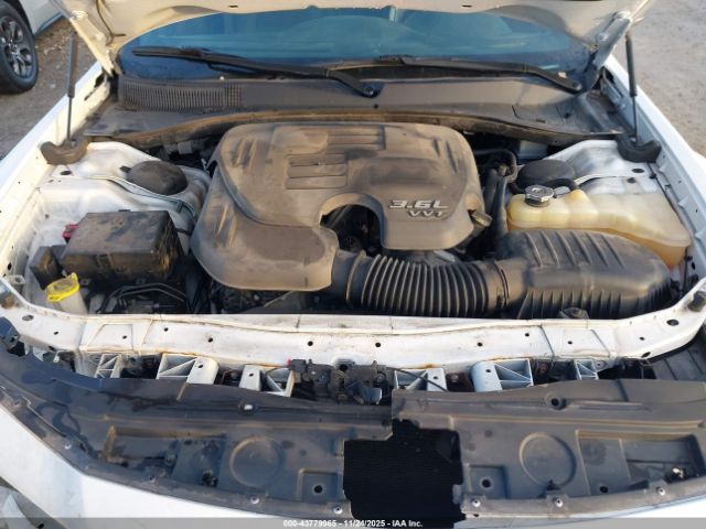 Chrysler 300c Platinum Image 16