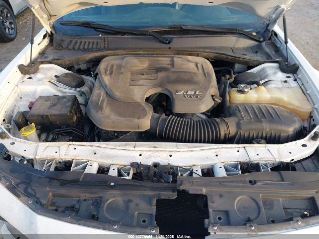 Chrysler 300c Platinum Image 16