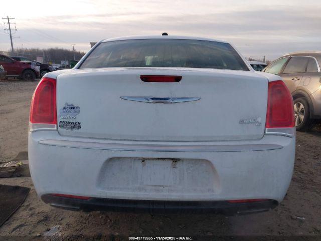 Chrysler 300c Platinum Image 10