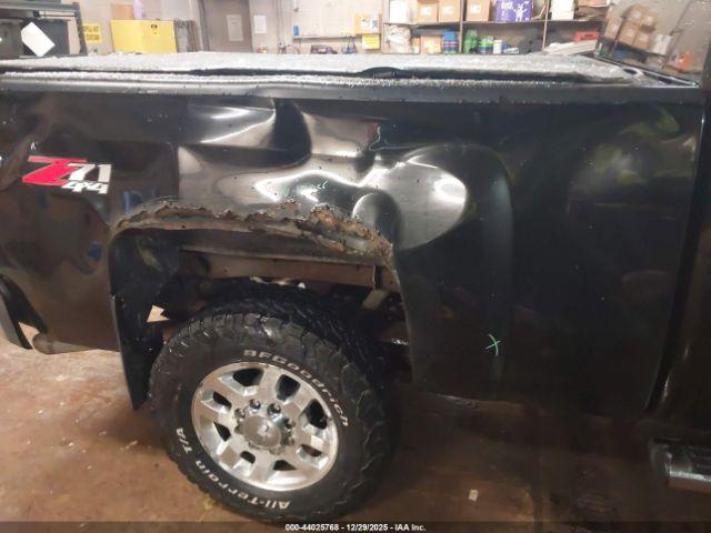 Chevrolet Silverado 2500 Ltz Image 14