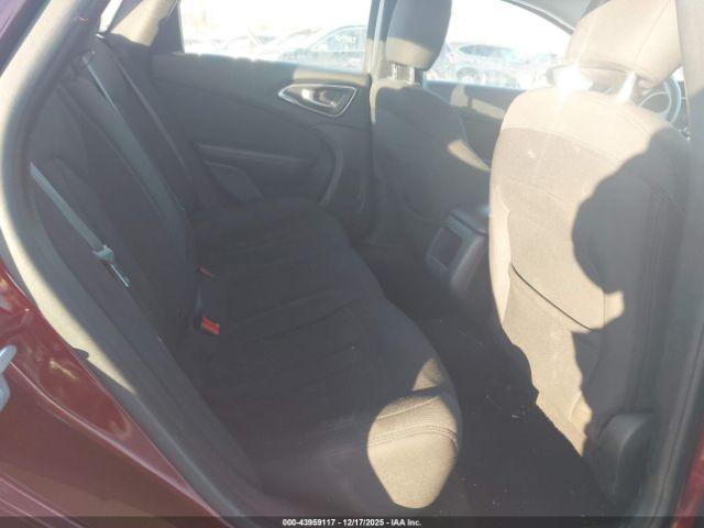 Chrysler 200 Touring Image 15