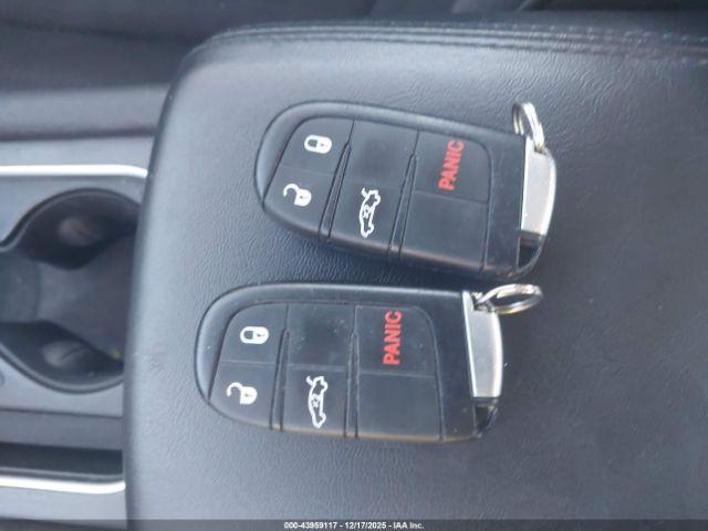 Chrysler 200 Touring Image 13