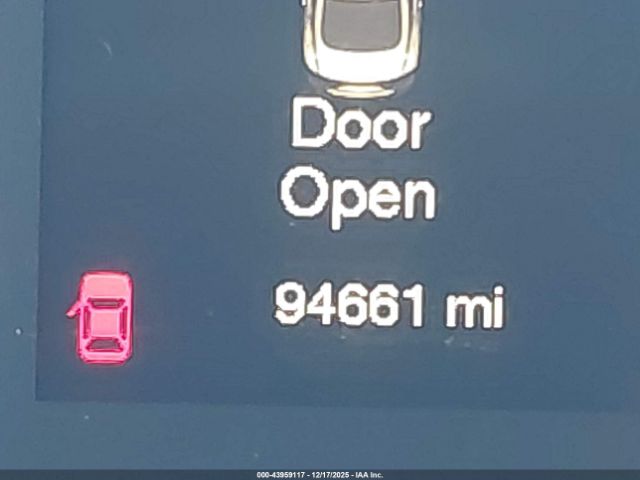 Chrysler 200 Touring Image 12