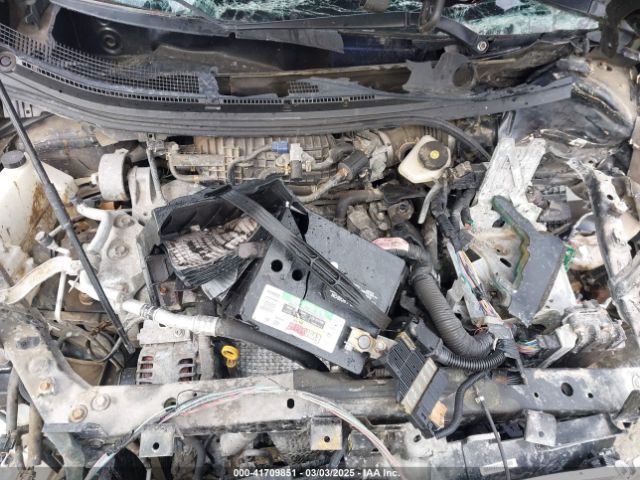 Nissan Rogue S Image 13