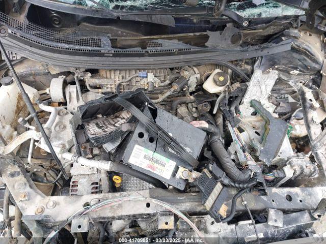 Nissan Rogue S Image 13