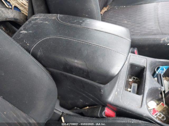 Nissan Rogue S Image 4