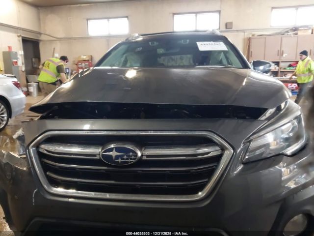 Subaru Outback 2.5i Limited Image 11