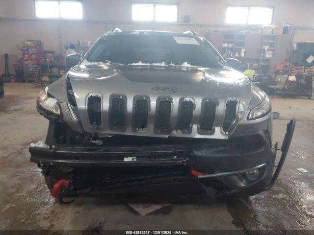 Jeep Cherokee Trailhawk Image 13