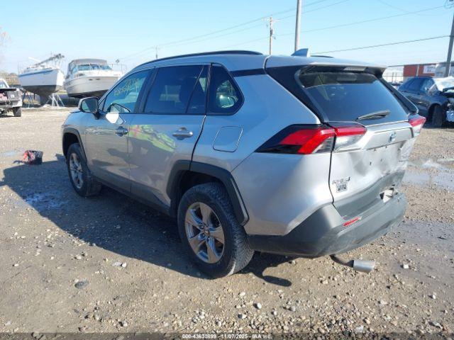 Toyota RAV4 Xle Image 3