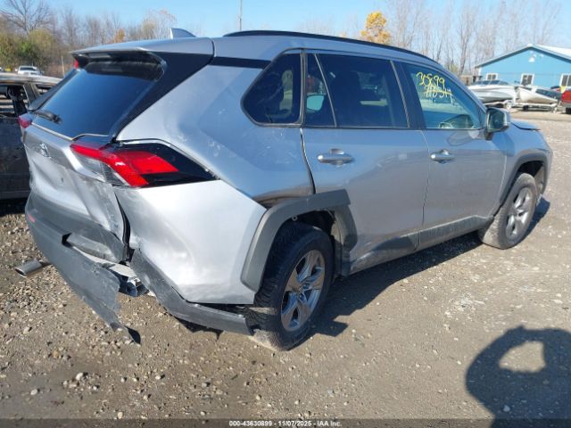 Toyota RAV4 Xle Image 4