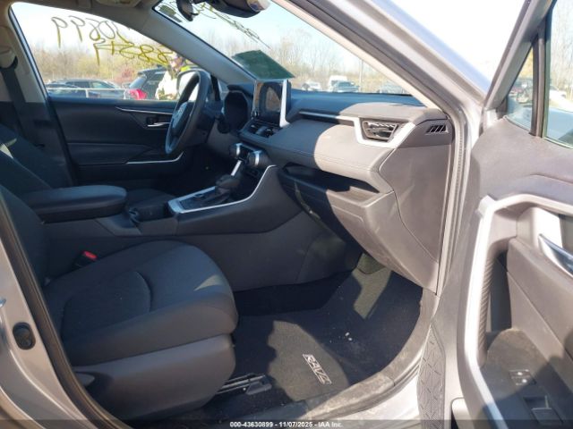 Toyota RAV4 Xle Image 2