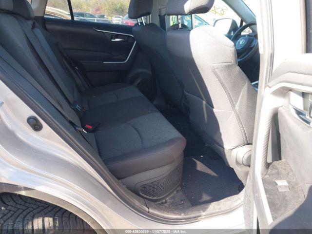 Toyota RAV4 Xle Image 11