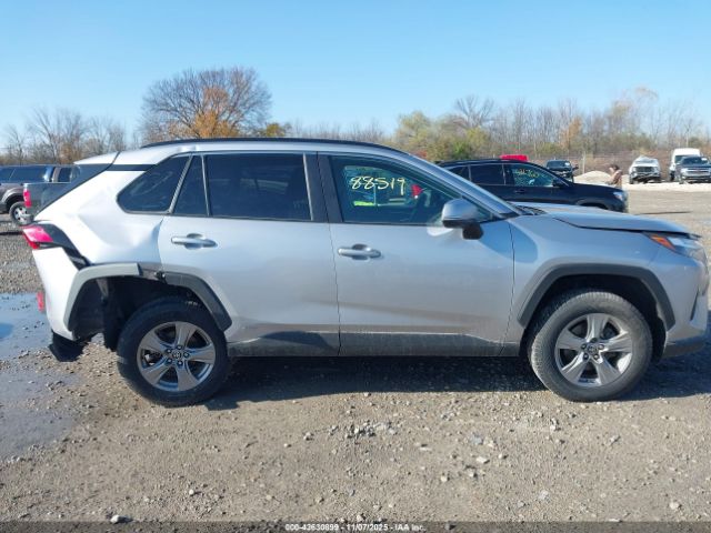 Toyota RAV4 Xle Image 13