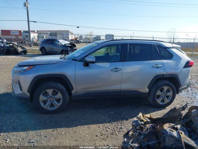 Toyota RAV4 Xle Image 12