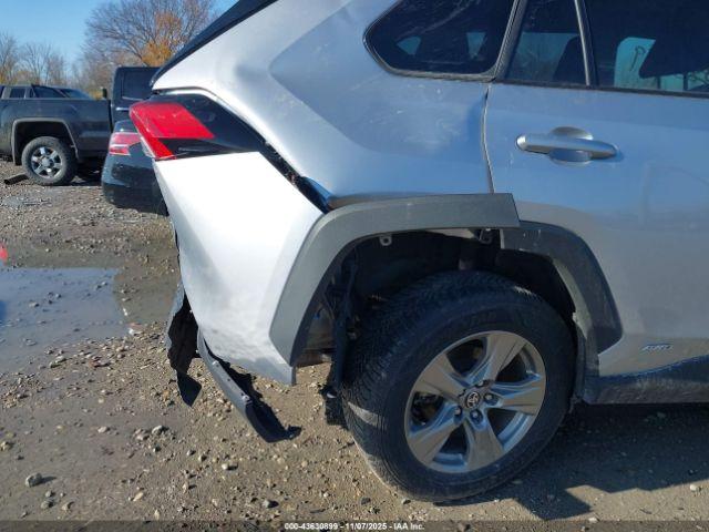 Toyota RAV4 Xle Image 14