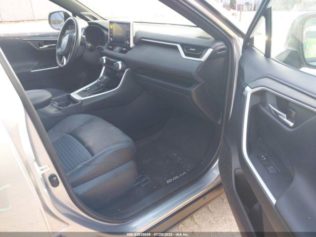 Toyota RAV4 Xse Image 12