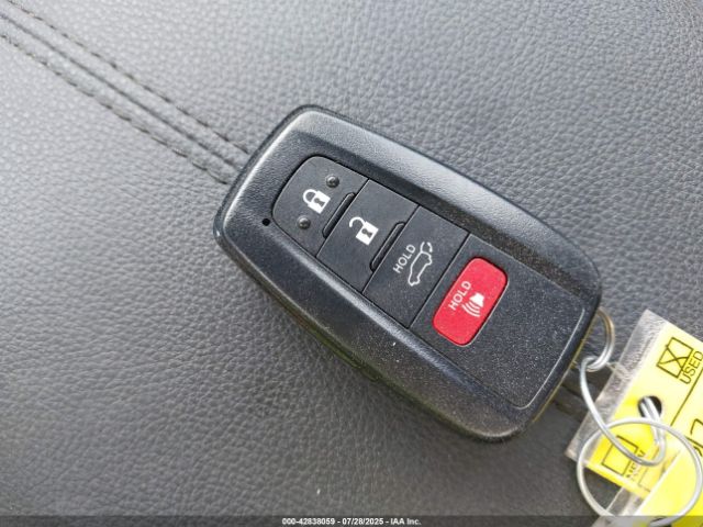 Toyota RAV4 Xse Image 13