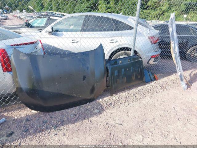 Toyota RAV4 Xse Image 5