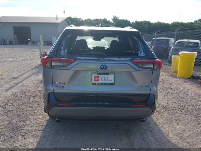 Toyota RAV4 Xse Image 16