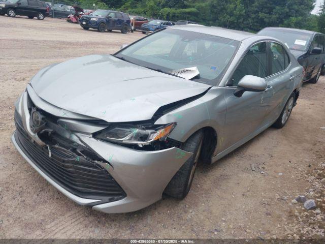 Toyota Camry Le Image 12